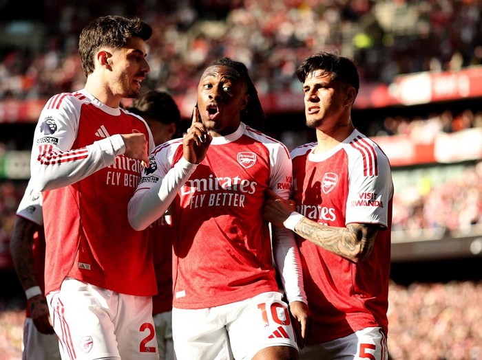 Arsenal FC kembali ke puncak klasemen usai meraih kemenangan tipis 1-0 atas Newcastle United dalam lanjutan Liga Inggris, Sabtu (25/4/2026) dini hari WIB. Satu-satunya gol dalam laga ini dicetak oleh Eberechi Eze pada awal pertandingan. Reuters/John Sibley