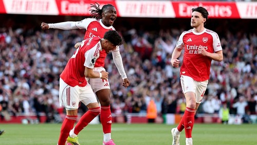Arsenal FC kembali ke puncak klasemen usai meraih kemenangan tipis 1-0 atas Newcastle United dalam lanjutan Liga Inggris, Sabtu (25/4/2026) dini hari WIB. Satu-satunya gol dalam laga ini dicetak oleh Eberechi Eze pada awal pertandingan. Reuters/John Sibley