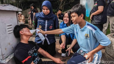 Simulasi Pertolongan Luka Bakar Curi Perhatian di Bundaran HI