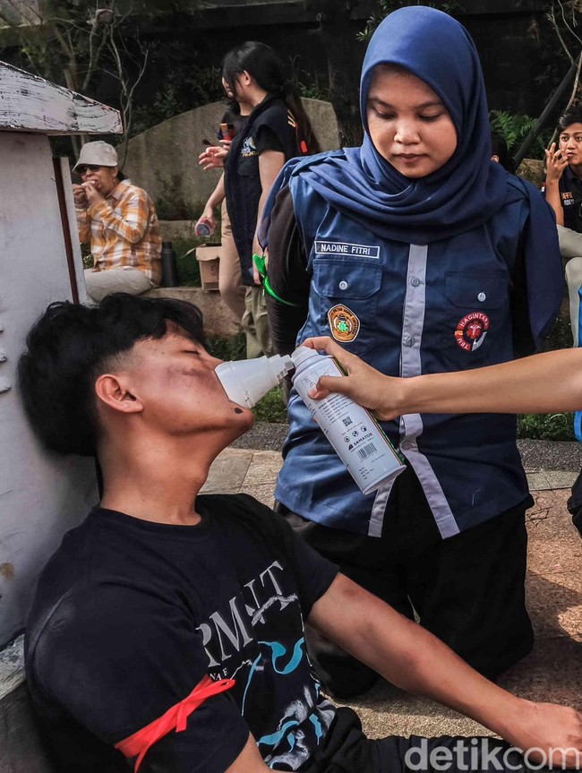 Simulasi Pertolongan Luka Bakar Curi Perhatian di Bundaran HI