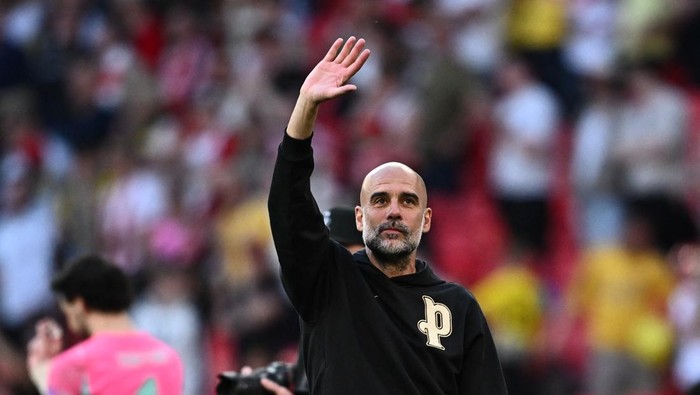 Soccer Football - FA Cup - Semi Final - Manchester City v Southampton - Wembley Stadium, London, Britain - April 25, 2026 Manchester City manager Pep Guardiola celebrates after the match REUTERS/Dylan Martinez