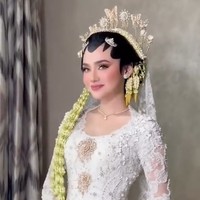 Pesona Syifa Hadju di Acara Pengajian-Resepsi, Riasan Flawless Jadi Andalan