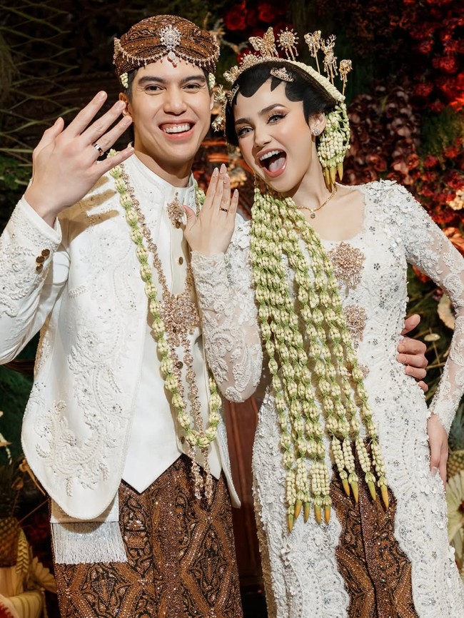 Potret Akad Nikah El Rumi & Syifa Hadju, Tampil Serasi Jadi Pengantin Jawa