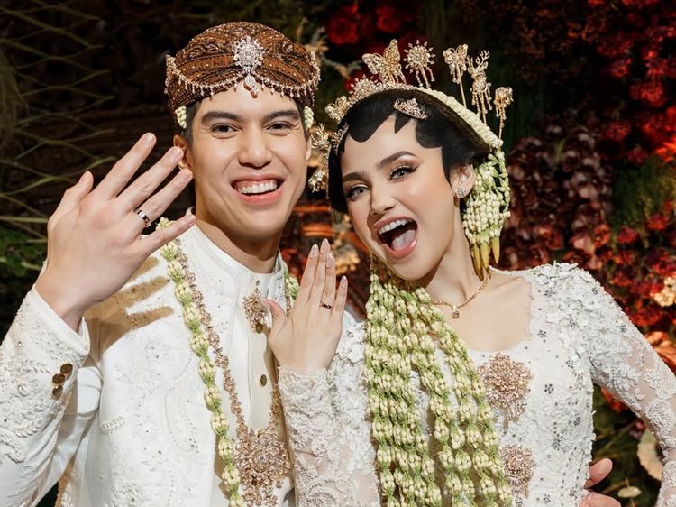 Potret Akad Nikah El Rumi & Syifa Hadju, Tampil Serasi Jadi Pengantin Jawa