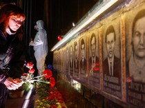 Tabur Bunga dan Nyalakan Lilin, Ukraina Kenang Tragedi Chernobyl ke-40