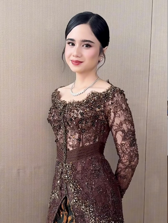 Pesona Tissa Biani Berkebaya Coklat, Calon Adik Ipar di Akad Nikah El-Syifa