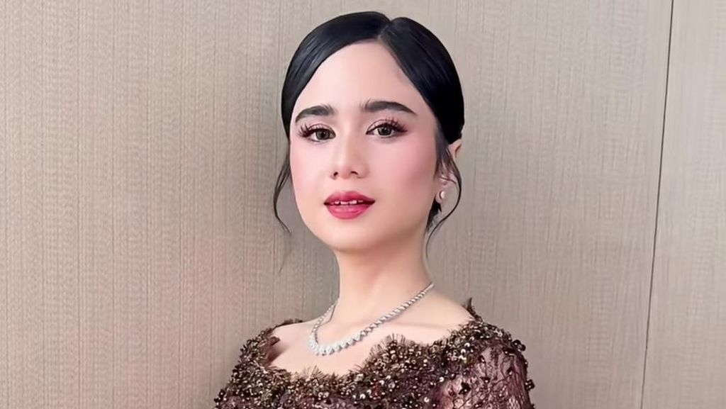 Visual Tissa Biani Berkebaya di Akad Nikah El Rumi dan Syifa Hadju