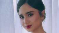 Tisssa Biani, aktris berusia 23 tahun ini digadang bakal lanjut menjadi calon menantu Maia Estianty dan Ahmad Dhani selanjutnya. Foto: Instagram @linneabeautybar_id