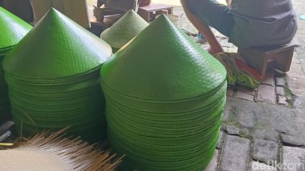 Topi Caping khas Indramayu