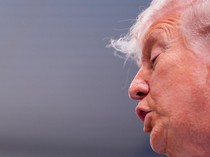 Trump Sebut Blokade Hormuz Untungkan AS, Singgung Bajak Laut