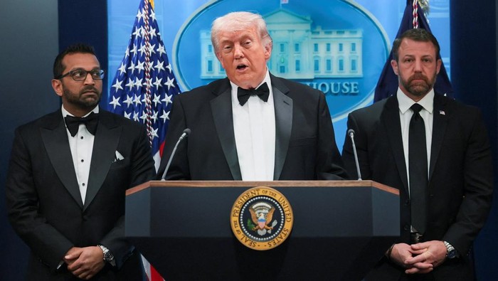 Presiden Amerika Serikat Donald Trump menyampaikan pernyataan resmi di Gedung Putih menyusul insiden penembakan yang terjadi saat makan malam tahunan White House Correspondents Association (WHCA), Sabtu (25/4/2026). REUTERS/Jonathan Ernst