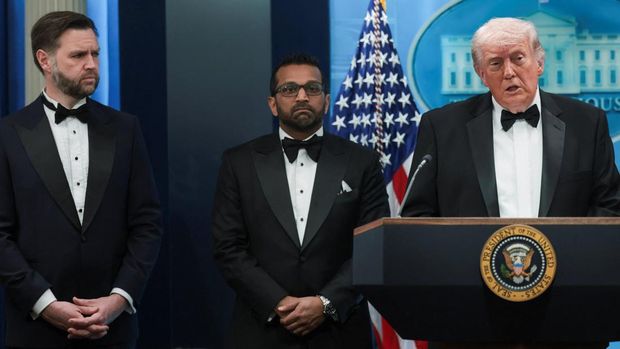 Presiden Amerika Serikat Donald Trump menyampaikan pernyataan resmi di Gedung Putih menyusul insiden penembakan yang terjadi saat makan malam tahunan White House Correspondents' Association (WHCA), Sabtu (25/4/2026). REUTERS/Jonathan Ernst