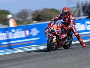 Starting Grid MotoGP Prancis 2026: Bagnaia Pole, Marc Marquez Cedera-Absen!