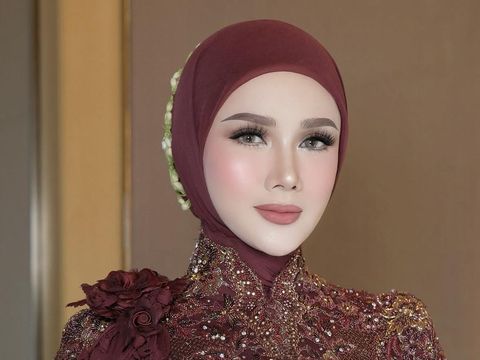 Adu gaya Maia Estianty dan Mulan Jameela di pernikahan El Rumi-Syifa Hadju Adu gaya Maia Estianty dan Mulan Jameela di pernikahan El Rumi-Syifa Hadju