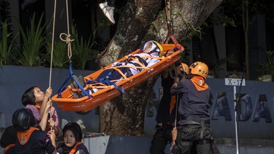 Aksi Heroik Siswa Evakuasi Korban di Simulasi Bencana Padalarang