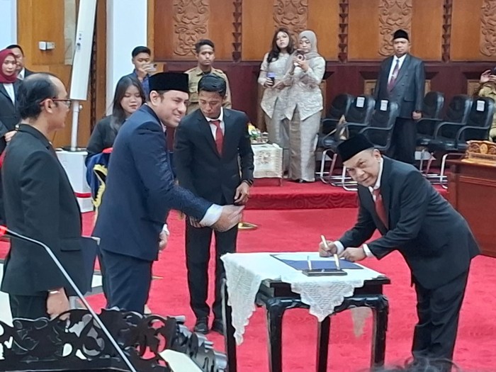 Anas Karno Dilantik Jadi Anggota DPRD Lewat Jalur PAW
