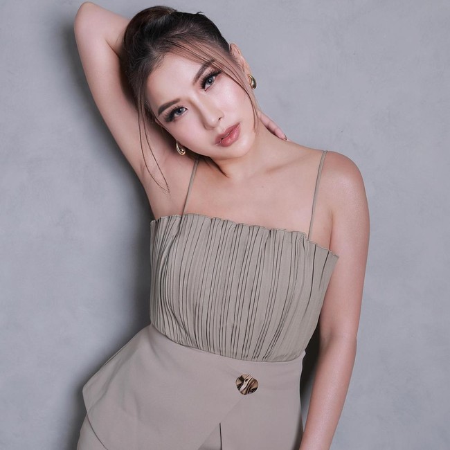 Before-After Angela Tee Oplas Hidung Rp 300 Juta