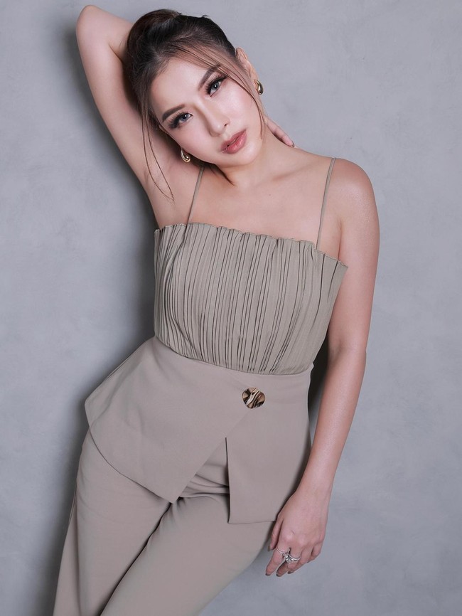 Before-After Angela Tee Oplas Hidung Rp 300 Juta