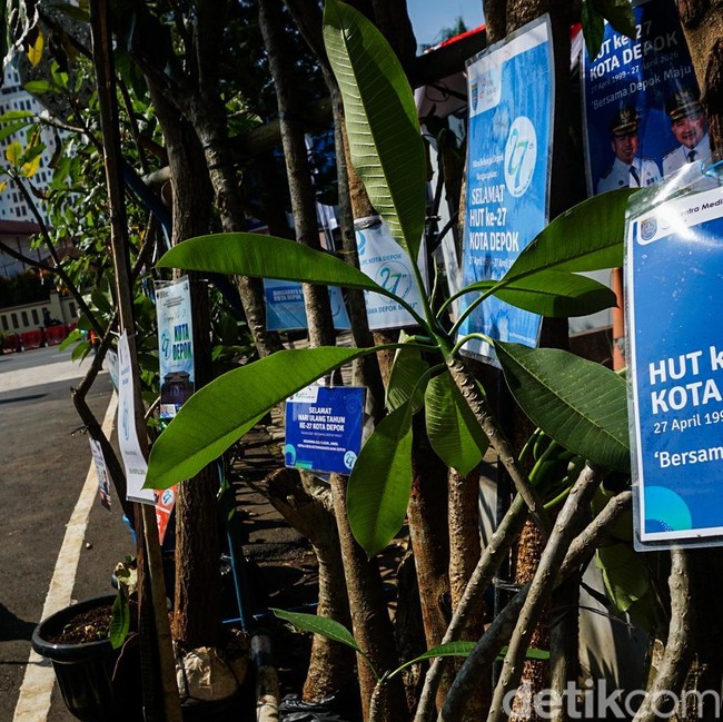 Bibit Pohon Gantikan Karangan Bunga di HUT Ke-27 Kota Depok