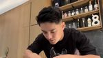 Boy William Hobi Masak, Jago Buat Sushi hingga Racik Bumbu Rujak!