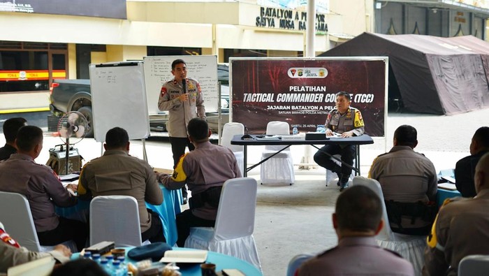 Brimob Polda Metro Jaya memperkuat kemampuan Danki dan Danton melalui pelatihan TCC, Senin (27/4/2026).