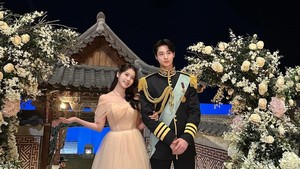 Ini momen IU dan Byeon Woo Seok syuting adegan banquet dan berdansa waltz. (Foto: dok. Instagram @byeonwooseok)