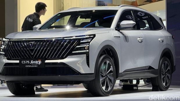 Changan CS75 Plus HEV resmi diperkenalkan di Beijing Auto Show 2026