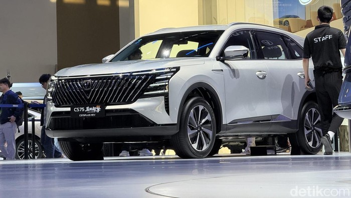 Changan CS75 Plus HEV resmi diperkenalkan di Beijing Auto Show 2026