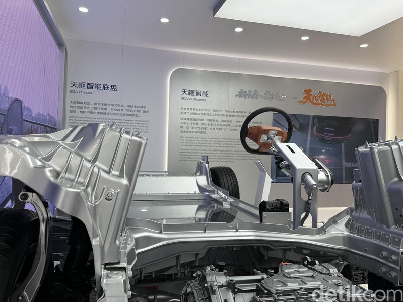 Changan pamer teknologi Super DNA alias SDA dalam pembangunan mobilnya. Changan pamer teknologi Super DNA alias SDA dalam pembangunan mobilnya.