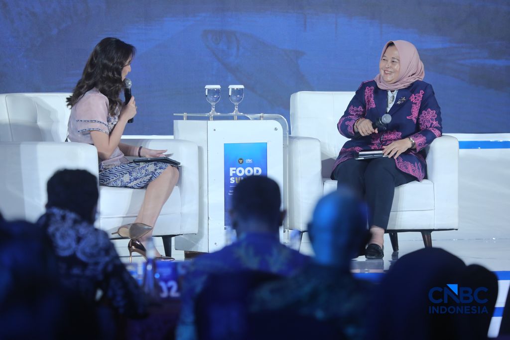 Deputi Bidang Koordinasi Ketenagakerjaan dan Kemanan Pangan, Nani Hendiarti memberi pemaparan dalam acara CNBC Indonesia Food Summit 2026, di Menara Bank Mega, Jakarta, Senin, 27/4. (CNBC Indonesia/Tri Susilo)
