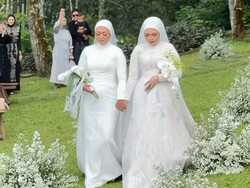 Viral! Kakak Beradik Wujudkan Janji Masa Kecil dengan Menikah Hari yang Sama