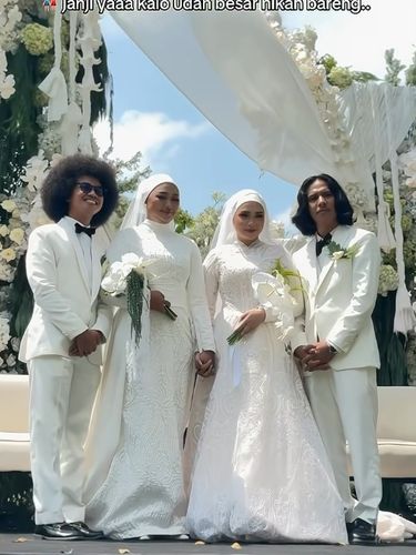 Dua kakak beradik viral usai wujudkan janji masa kecil untuk menikah di hari yang sama. Momen syahdu dan penuh haru ini langsung jadi sorotan Dua kakak beradik viral usai wujudkan janji masa kecil untuk menikah di hari yang sama. Momen syahdu dan penuh haru ini langsung jadi sorotan