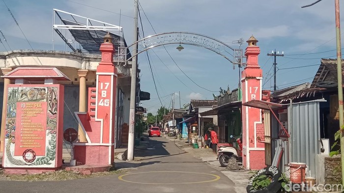 Di Desa Tlobong, Delanggu, Klaten, terdapat satu wilayah bernama unik, yaitu Dukuh Pacaran. Berikut ini kkisahnya.