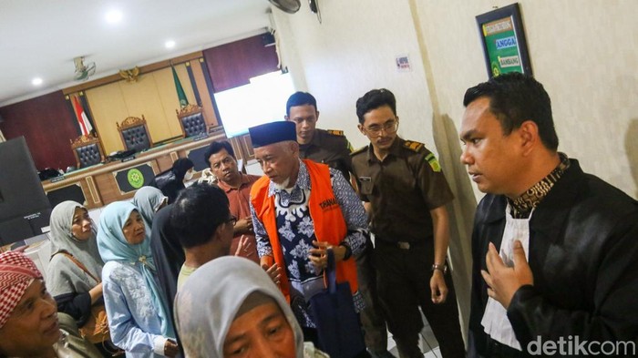 Eks Bupati Sleman Sri Purnomo saat sidang pembacaan vonis di PN Yogyakarta, Senin (27/4/2026)