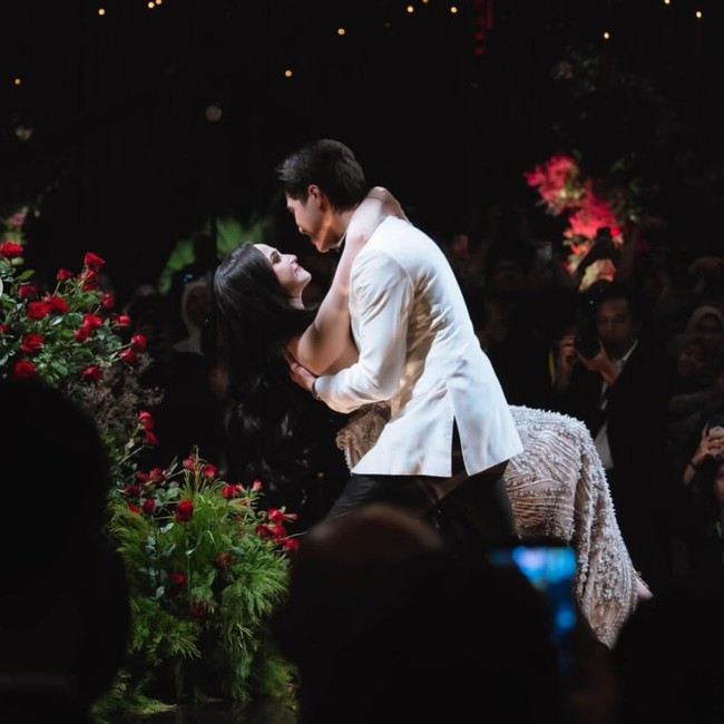 Foto Syifa Hadju-El Rumi Tampil Bak Barbie & Ken di Resepsi Pernikahan