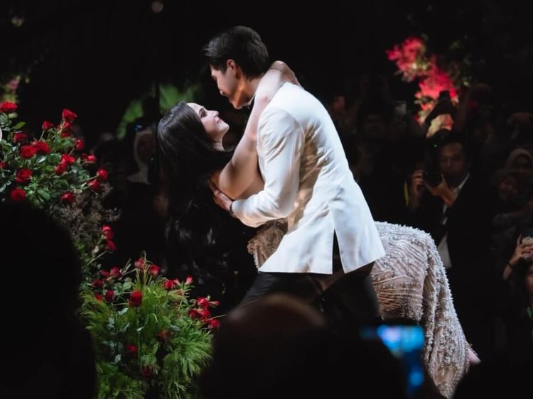 Foto Syifa Hadju-El Rumi Tampil Bak Barbie & Ken di Resepsi Pernikahan