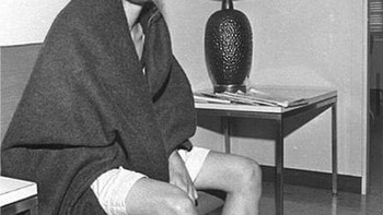 Bobbi Gibb, wanita pertama yang mengikuti maraton Boston pada tahun 1966, berlari tanpa nomor karena wanita tidak diizinkan untuk mengikuti perlombaan tersebut. Foto: Boredpanda