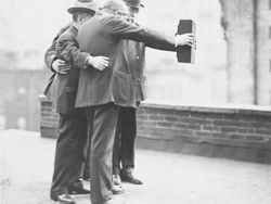 Foto-foto Jadul Ini Ternyata Simpan Cerita yang Bikin Melotot!