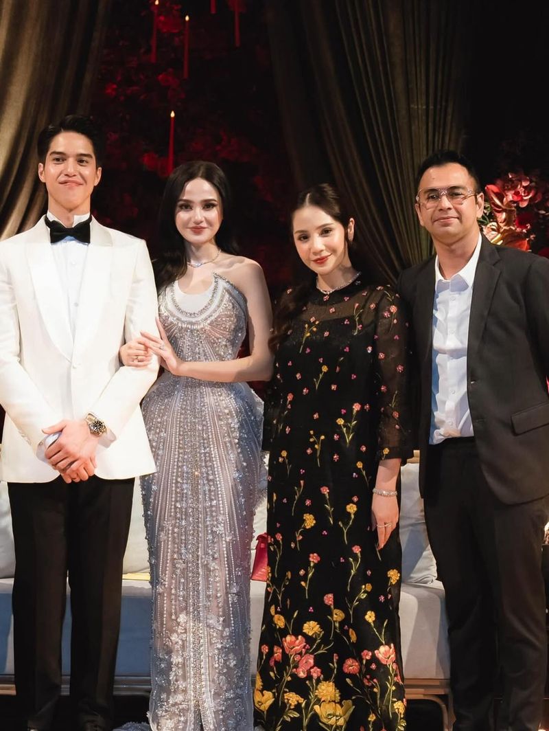 Gaya Artis di Pernikahan El Rumi dan Syifa Hadju.