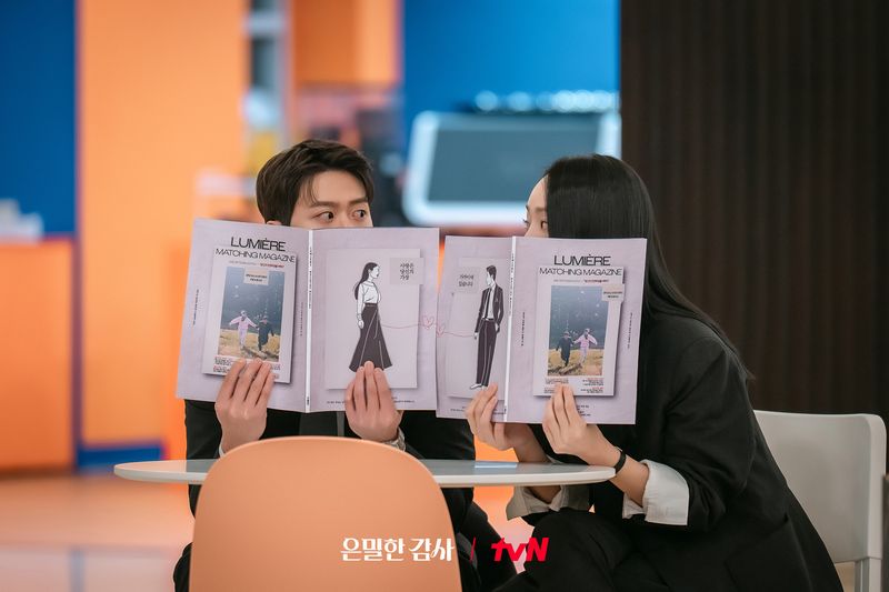 Penampilan Gong Myung dan Shin Hye Sun dalam drama Korea Filing for Love.