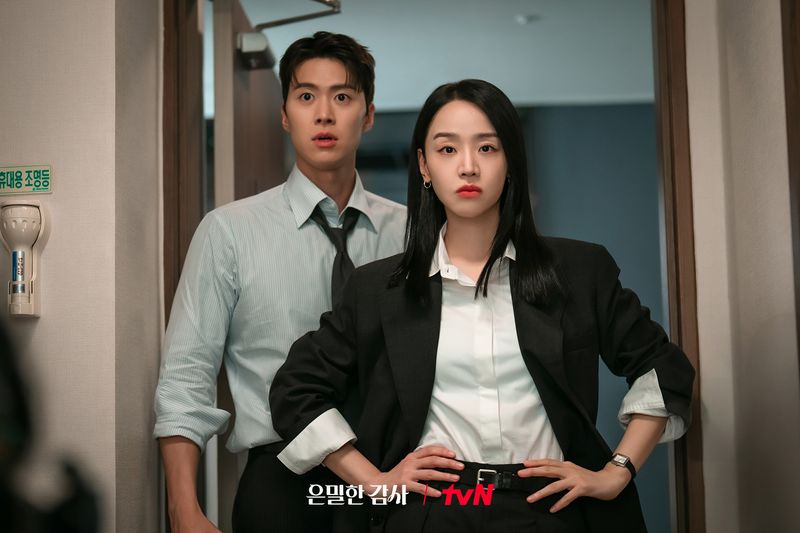 Penampilan Gong Myung dan Shin Hye Sun dalam drama Korea Filing for Love.