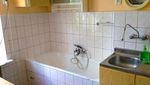 Helikopter-Piano di Toilet, Ini Pajangan Interior Rumah yang Paling Absurd!