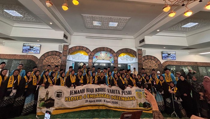 Jemaah haji KBIH Varita Pusri yang akan berangkat ke Tanah Suci.