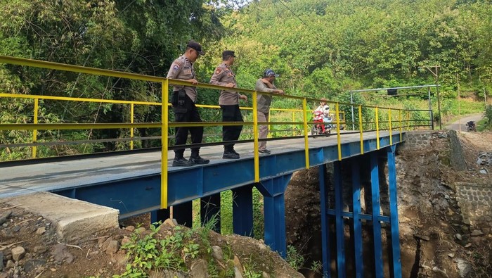 Jembatan di Ponorogo akhirnya terhubung kembali