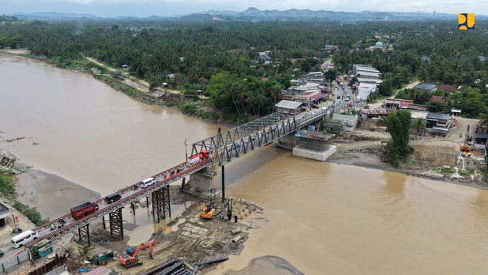 Jembatan Krueng Tingkeum di Aceh