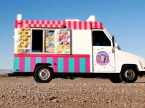 Iseng Jualan Es Krim, Paramedis Ini Malah Raup Rp 1,3 Miliar Setahun!