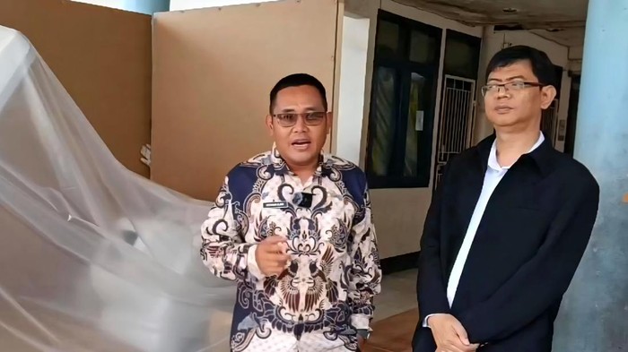 Kadis Kesehatan Masykur Alawi bersama Direktur RSUD Sekarwangi, Cibadak