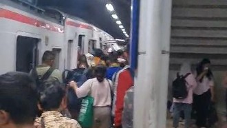Situasi Terkini Lokasi 2 Kereta Tabrakan di Bekasi Timur