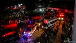 Detik-detik Evakuasi Korban Kecelakaan Kereta di Stasiun Bekasi Timur