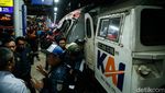 Penampakan KRL Ringsek Usai Tabrakan dengan KA Argo Bromo di Bekasi